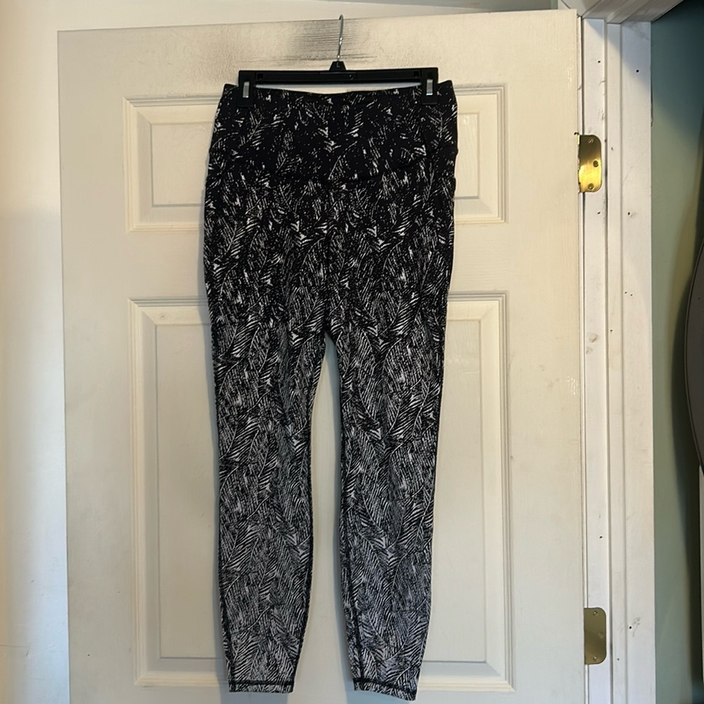 All In Motion Leggings Size Medium Black White